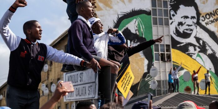 RWC 2023 HOMECOMING : Cars honk, fans roar in Cape Town townships as the Boks show off their World Cup trophy 