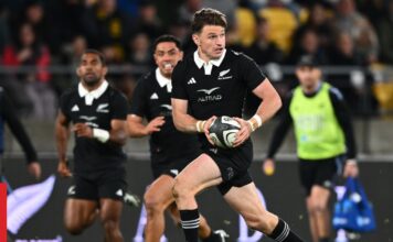 All Blacks v Australia: Beauden Barrett back, Damian McKenzie benched for Bledisloe II