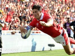 Abdelatif Benazzi in the stands at a Top 14 match