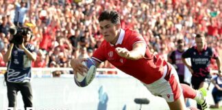 Abdelatif Benazzi in the stands at a Top 14 match