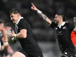 Bledisloe II: Beauden Barrett returns to fly-half, Damian McKenzie benched
