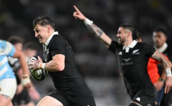 Bledisloe II: Beauden Barrett returns to fly-half, Damian McKenzie benched