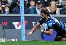 Bath's Tom de Glanville scored Bath's second try in a thrilling game against Leicester Tigers