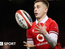 Liam Williams being tackled by England players
