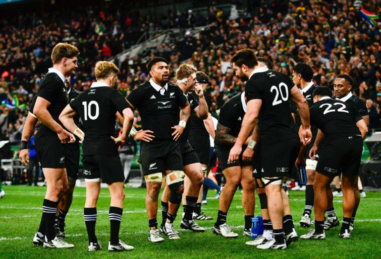 All Blacks dejected after the try of Malcolm Marx of the Springboks during the Castle Lager Rugby Championship match between South Africa and New Zealand at DHL Stadium on September 07, 2024 in Cape Town, South Africa. (Photo by Ashley Vlotman/Gallo Images/Getty Images)