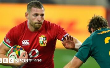 Alun Wyn Jones addresses the Lions players