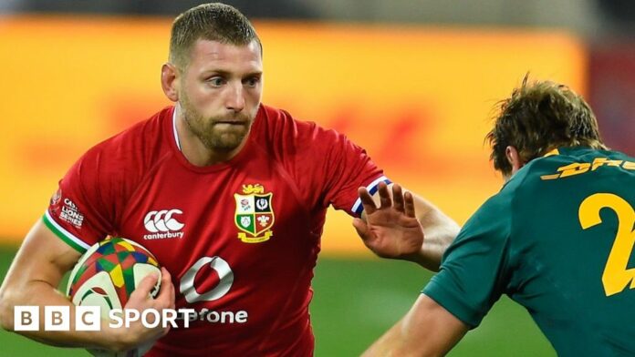 Alun Wyn Jones addresses the Lions players