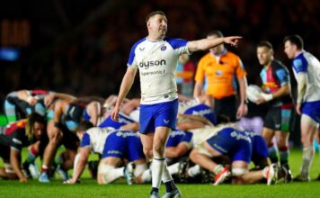 Marcus Smith outshines Finn Russell but Bath have last laugh