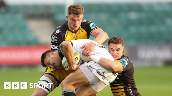 Andre Esterhuizen of Hollywoodbets Sharks is tackled by Harry Wilson of Dragons and Shane Lewis-Hughes of Dragons 