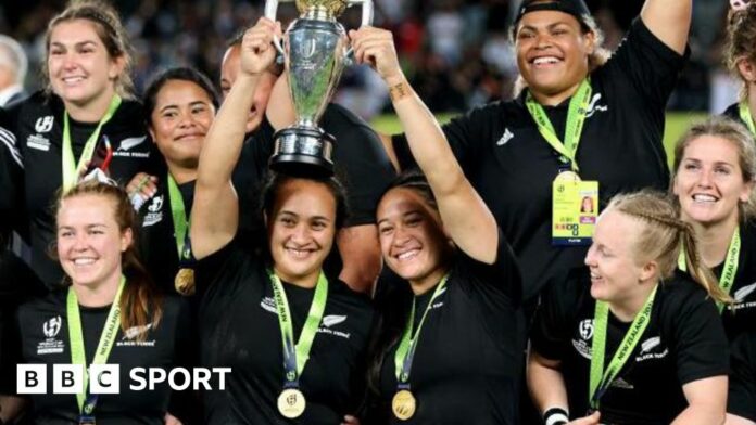 New Zealand lift the Women's Rugby World Cup at Eden Park in 2022