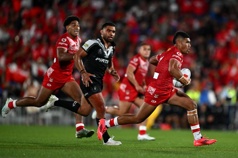 AUCKLAND, NEW ZEALAND - NOVEMBER 02: Isaiya Katoa of Tonga makes a break during the men's 2024 Rugby League Pacific Championship match between New Zealand Kiwis and Tonga XIII at Go Media Stadium on November 02, 2024 in Auckland, New Zealand. (Photo by Hannah Peters/Getty Images)