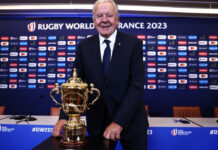 Australian Robinson edges Benazzi to head World Rugby