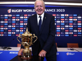 Australian Robinson edges Benazzi to head World Rugby