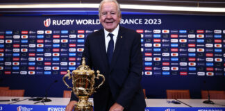 Australian Robinson edges Benazzi to head World Rugby