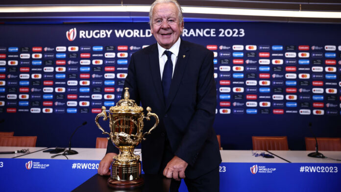 Australian Robinson edges Benazzi to head World Rugby