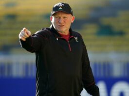 Neil Jenkins urges Wales to ‘break shackles’ and avoid unwanted losing record