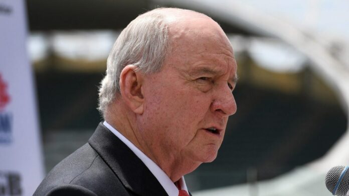 Child Abuse Police Arrest Former Rugby Coach And Star Australian Broadcaster Alan Jones