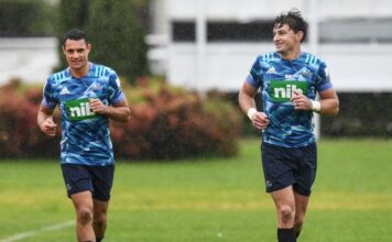 Dan Carter and Beauden Barrett in training