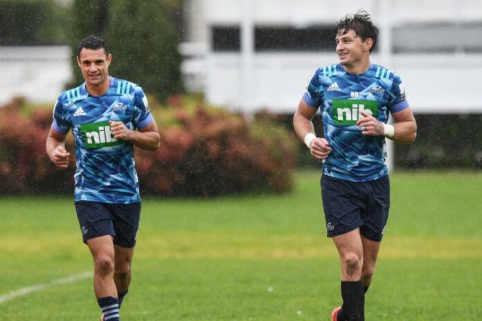 Dan Carter and Beauden Barrett in training