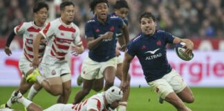 Jalibert turns down France and McKenzie makes way for Barrett in All Blacks