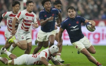 Jalibert turns down France and McKenzie makes way for Barrett in All Blacks