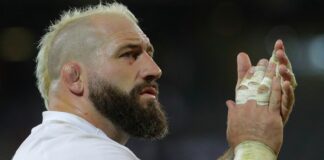 England's Joe Marler celebrates at the end of the Rugby World Cup Pool D match between England and Samoa at the Stade Pierre Mauroy in Villeneuve-d'Ascq, outside Lille, France, Saturday, Oct. 7, 2023. (AP Photo/Michel Spingler) 