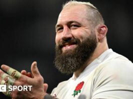 Jo Marler applauds the England fans