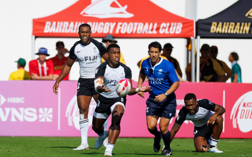 DUBAI, UAE - NOVEMBER 30: CAPTION in a men's Pool C match between Fiji and Spain during the 2024 Emirates Dubai 7s at The Sevens Stadium on Saturday, Nov 30, 2024 in Dubai, United Arab Emirates. (Photo by Zach Franzen / World Rugby)