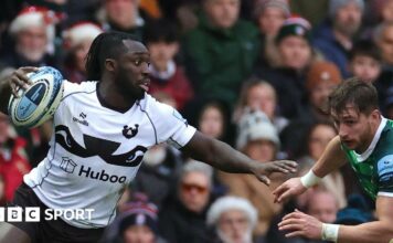 Gabriel Ibitoye of Bristol Bears tries to make a break against Leicester Tigers