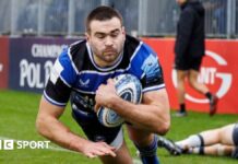 Will Muir skips over a tackle to score a try for Bath