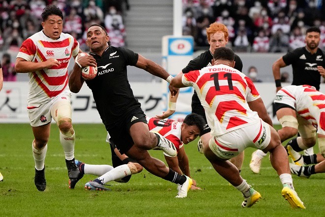 RUGBY/ All Blacks fully stretched by Japan before winning 38-31