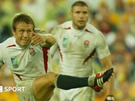 Ben Cohen celebrates with his England team-mates