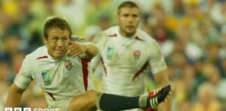 Ben Cohen celebrates with his England team-mates