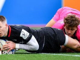 Liam Williams dives over to score a try