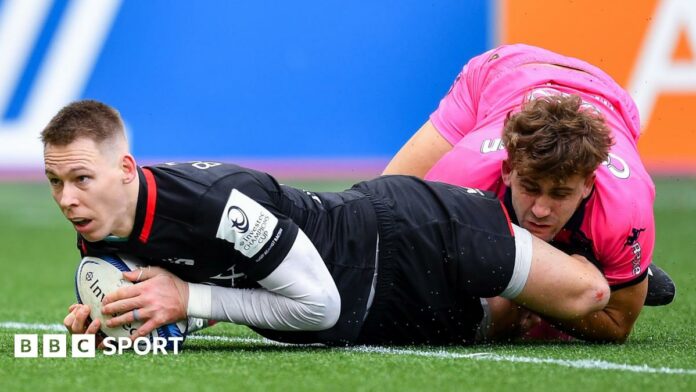 Liam Williams dives over to score a try