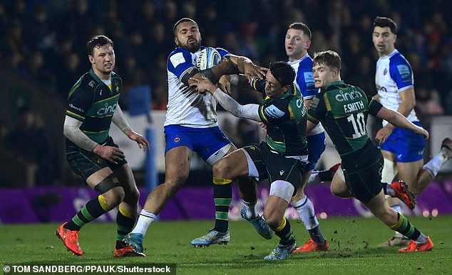 Lawrence took a glancing blow to the head from Alex Mitchell, who was then sin-binned