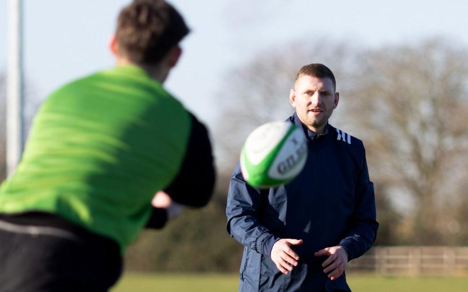 Finn Russell about to receive a pass in training