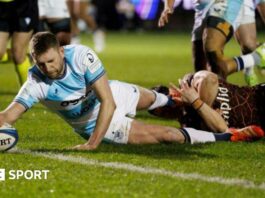 Finn Russell scores