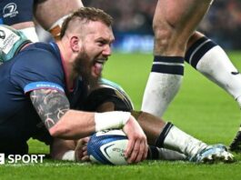 RG Snyman celebrates his try