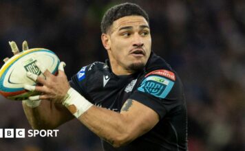 Scotland centre Sione Tuipulotu playing for Glasgow Warriors