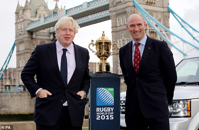 Boris Johnson poses with Lawrence Dallaglio and the Rugby World Cup in 2012