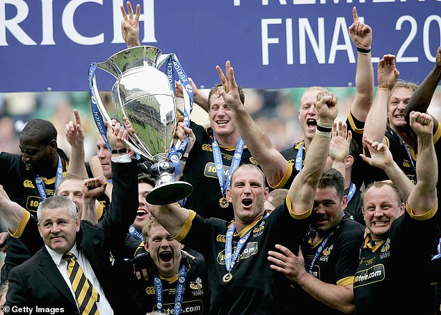 Head coach, Warren Gatland and captain, Lawrence Dallaglio hold up the trophy after Wasps win the Zurich Premiership Final match in 2005