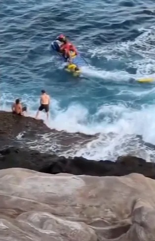 Rescue attempt after a fatal cliff jump.