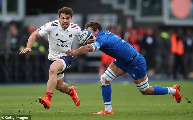 Ireland's Grand Slam hopes hinge on their clash with Antoine Dupont's France, who scored 11 tries in demolishing Italy on Sunday