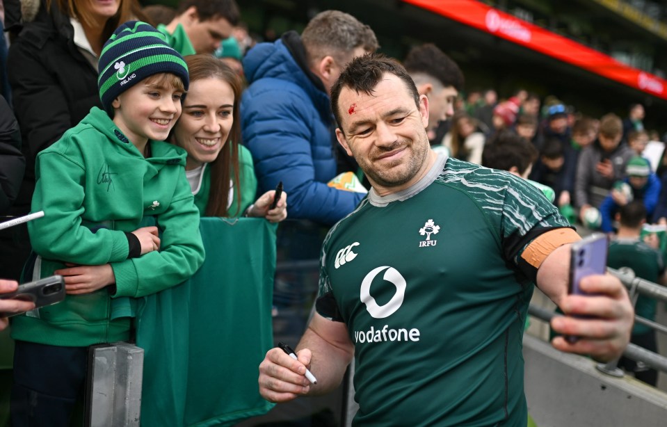 Cian Healy taking a selfie with fans after an Ireland rugby training session.