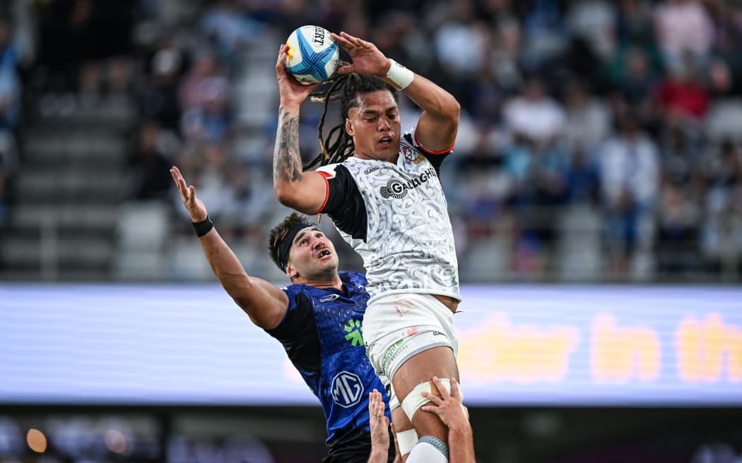 Naitoa Ah Kuoi of the Chiefs during a line out.
Blues v Chiefs, Round 1 Super Rugby Pacific rugby union match at Eden Park, Auckland, New Zealand on Saturday 15 February 2025. © Photo: Andrew Cornaga / Photosport