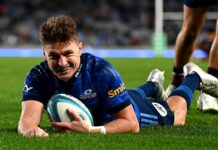 Former All Black urges Blues head coach to shift Beauden Barrett to No.10